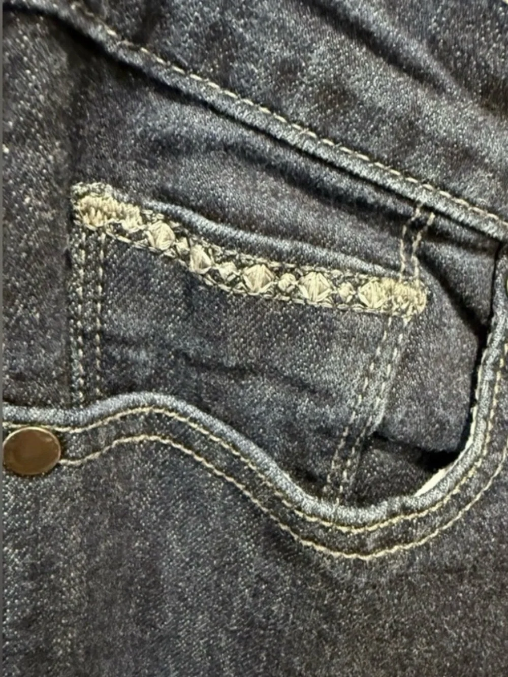 Levis back batwing